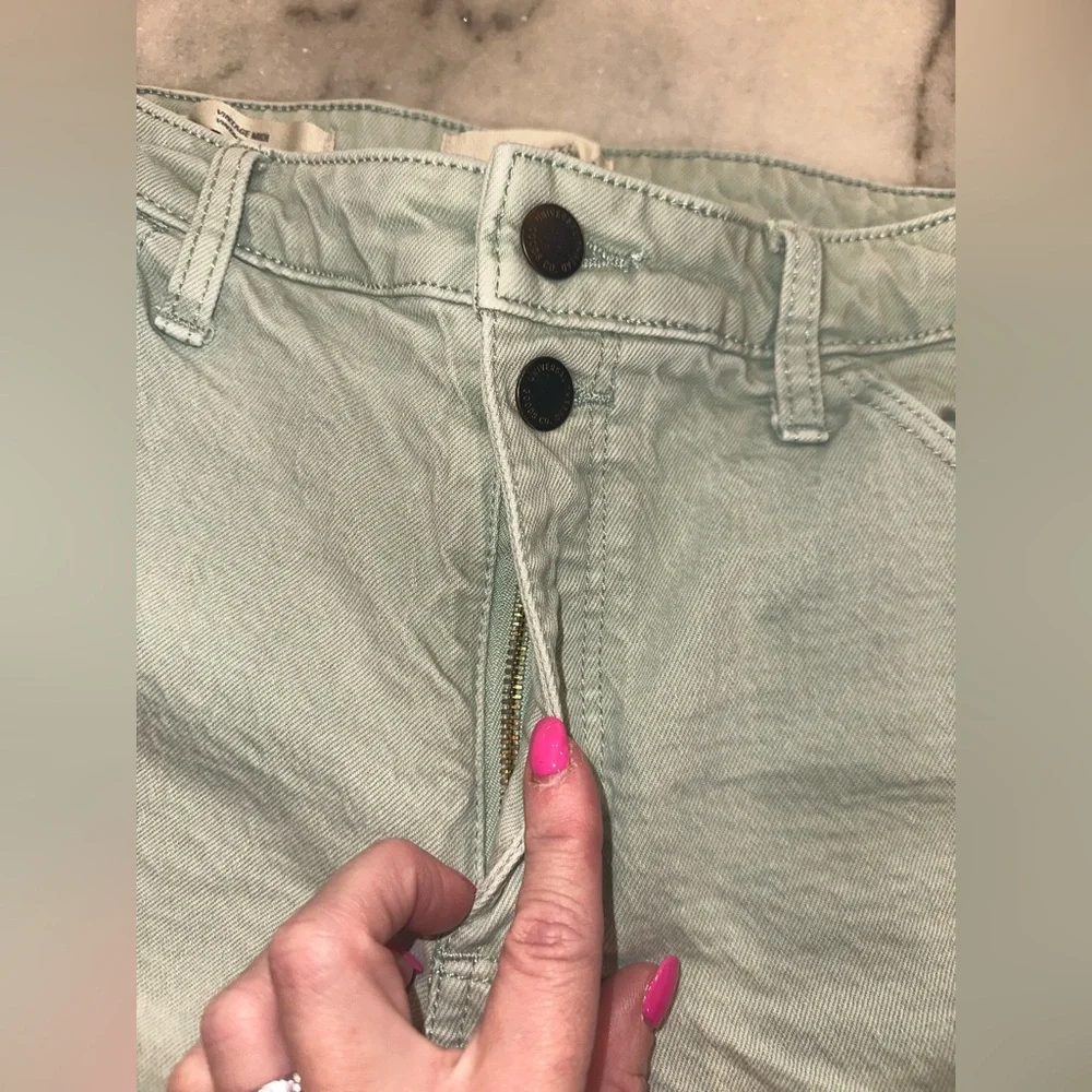 EUC Universal Threads Women's Light Green Denim‎ Shorts